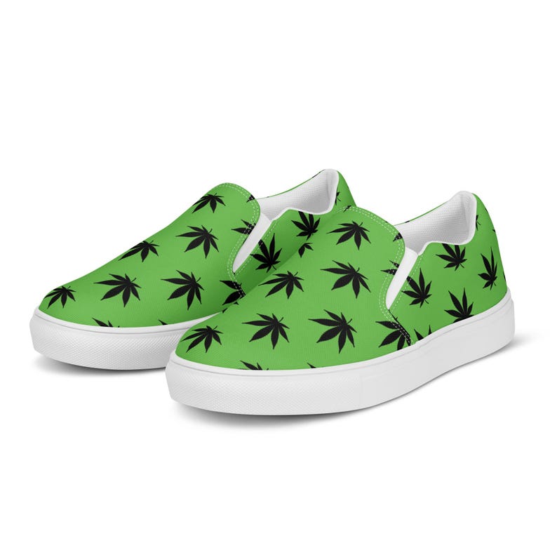 Marijuana POT Leaf Men’s slip-on canvas shoes