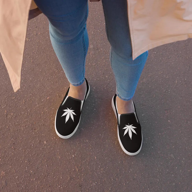 Cannabis POT 4:20 Stoner Hippie Marijuana Concert Black & White Women’s slip-on canvas shoes